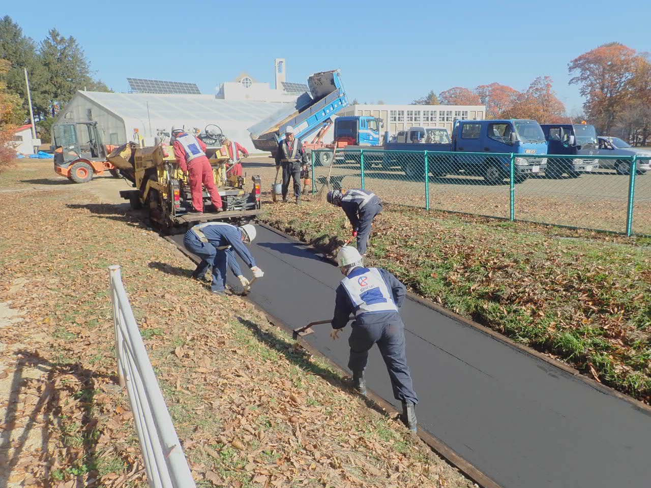 通学用歩道の舗装整備作業状況