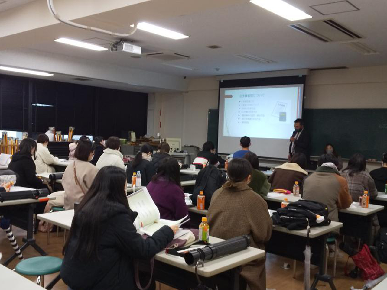 東京農業大学地域環境科学部造園科学科出前授業の様子