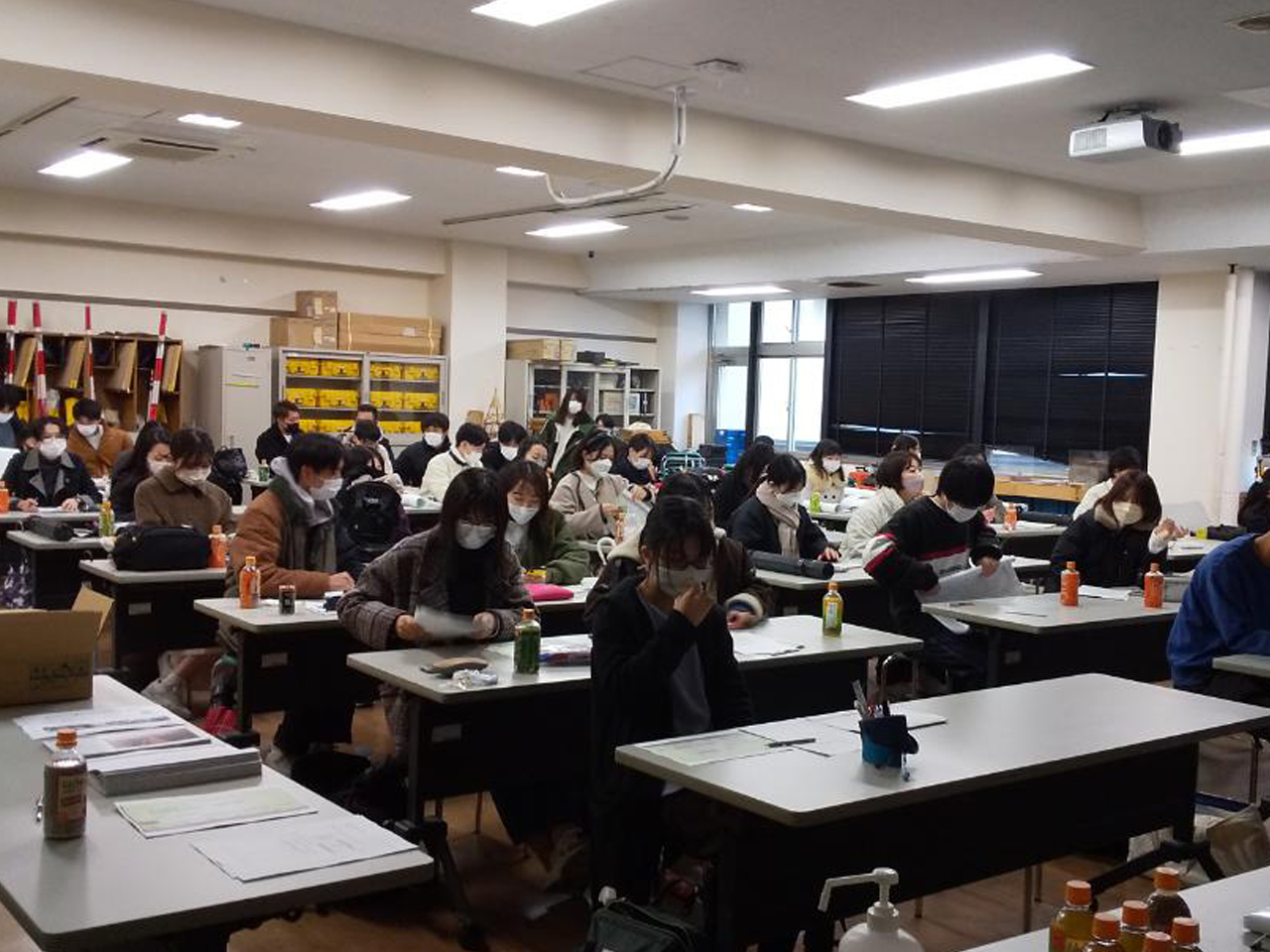 東京農業大学地域環境科学部造園科学科出前授業の様子