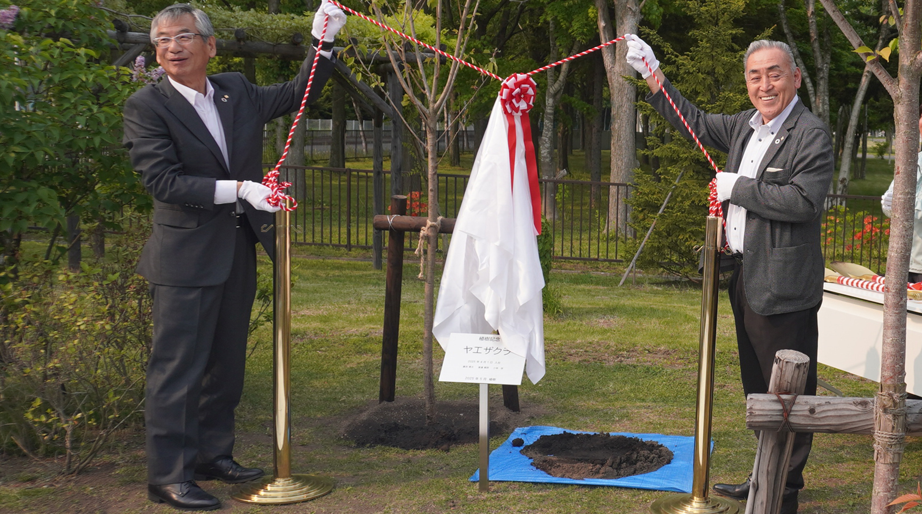 恵庭総合技術センター植樹の様子